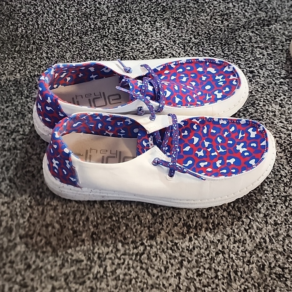 Hey dude  red,white,blue size 5